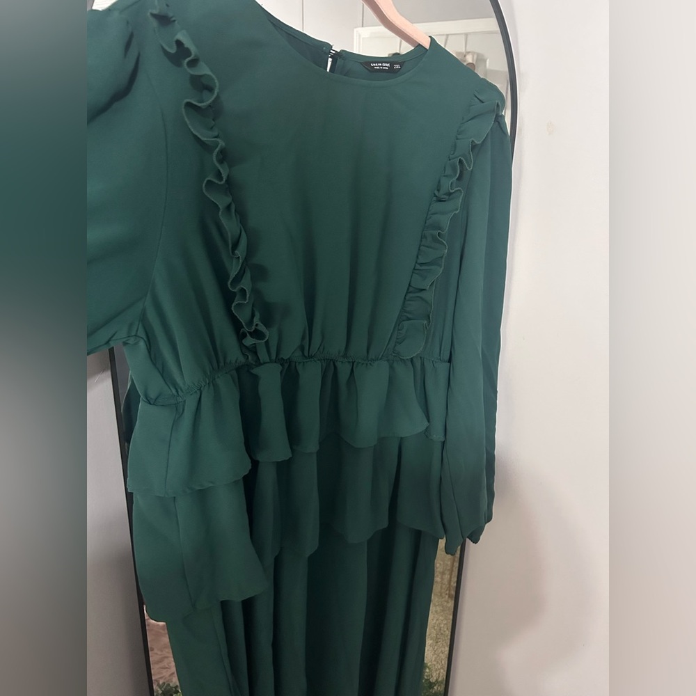 Elegant Green Ruffle Dress - Picture 8 of 9